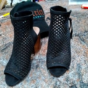 Steve Madden - Notion peekaboo toe, ankle bootie, sandal